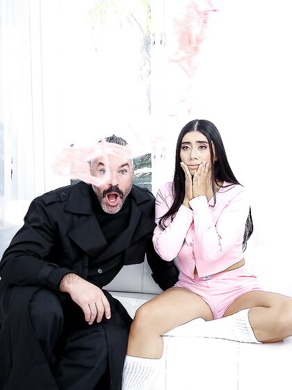 Long-haired Latina Violet Myers Gets Fucked By Cocky Daddy