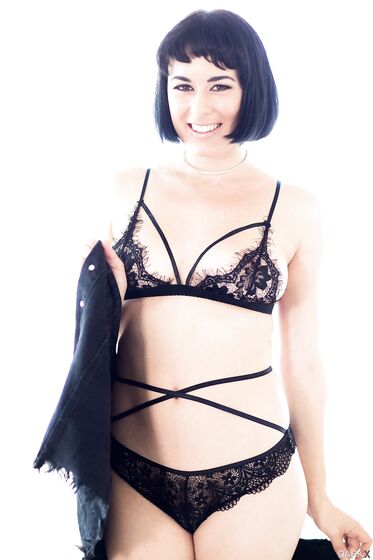 Short-haired Nympho Olive Glass Can't Wait To Serve BBC photos (Isiah Maxwell)