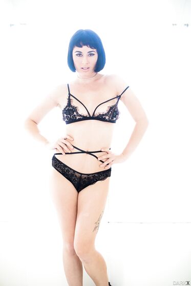 Short-haired Nympho Olive Glass Can't Wait To Serve BBC photos (Isiah Maxwell)