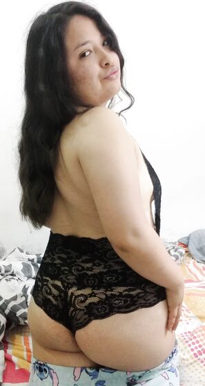Latina buscando con quien follar