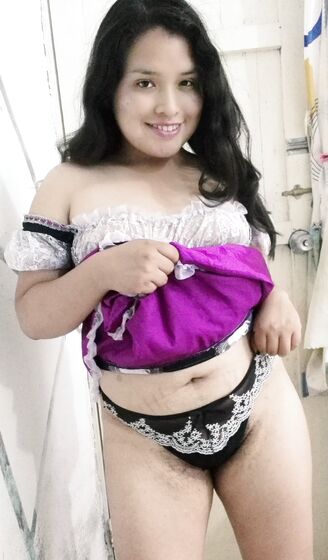 Latina con coño grande y peludo
