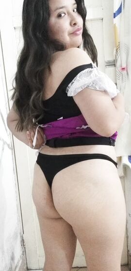 Latina con coño grande y peludo