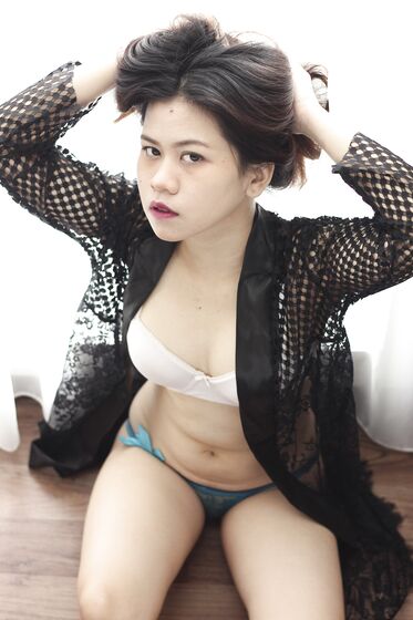 Indonesia Model - Avril Hanna