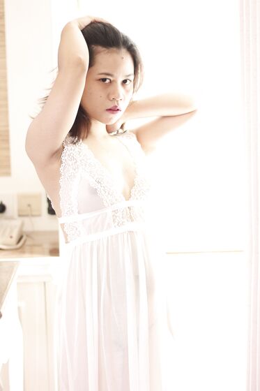 Indonesia Model - Avril Hanna