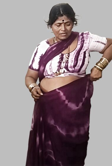 Saree change mom