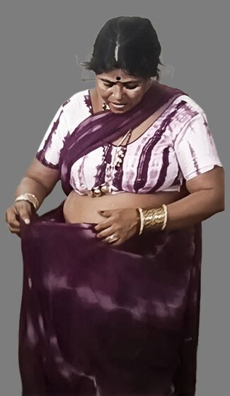 Saree change mom
