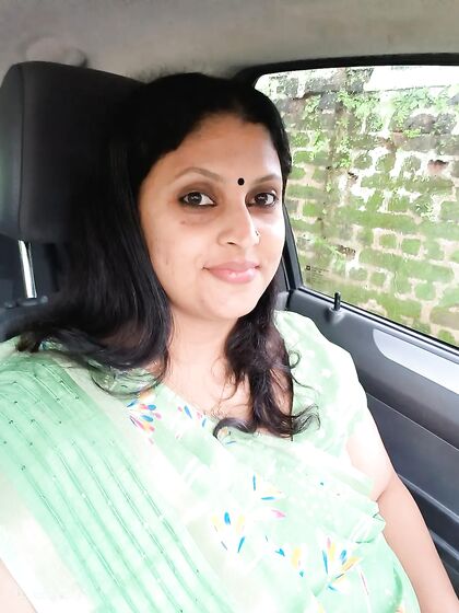 Desi Mallu teacher Sunitha Ganesh hot facecard