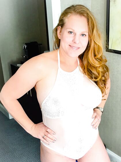 Nude Florida MILF Flashes Big Tits and Pretty Pussy