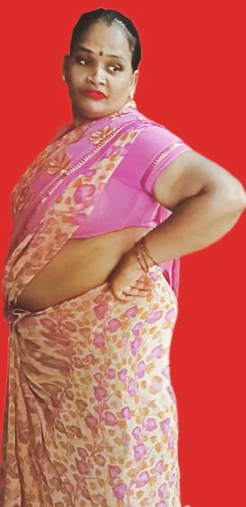 Desi aunty saree navel