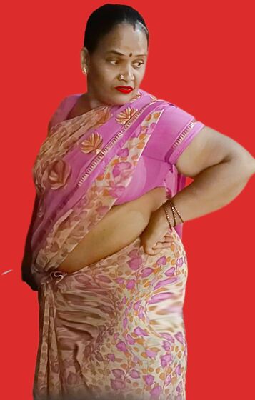 Desi aunty saree navel