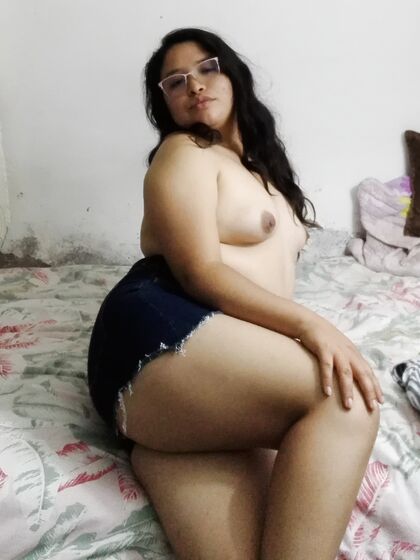 Universitaria caliente con abriendo las piernas