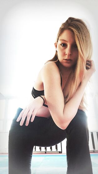 Beata 30 Polish slim whore wife