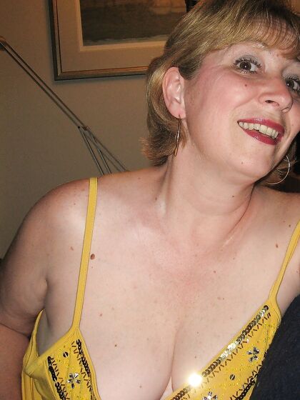 Mature Cumslut Looking For Doms