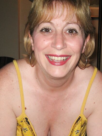 Mature Cumslut Looking For Doms