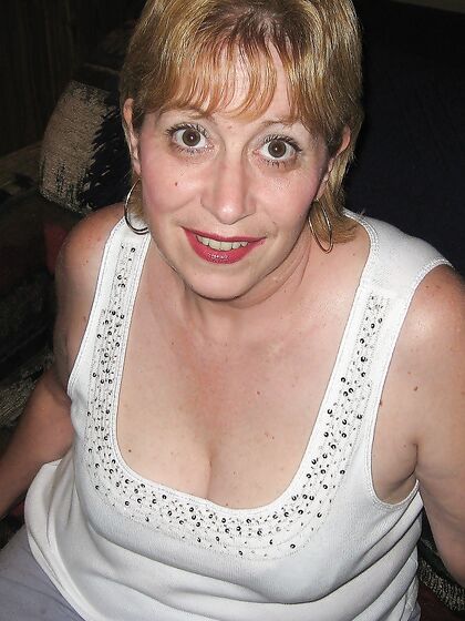 Mature Cumslut Looking For Doms