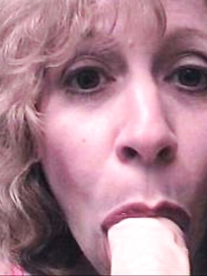 Mature Cumslut having Fun