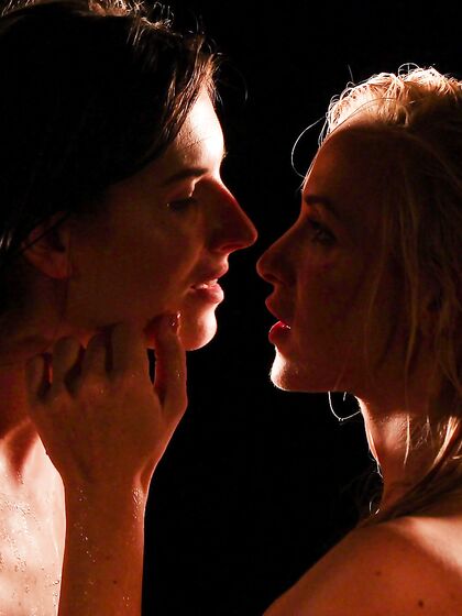 Vinna Reed And Jenifer Jane Enjoying Each Other's Company