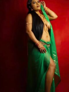 Desi rajni mom Milf showing her big boobs