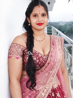 Cleavage aunty