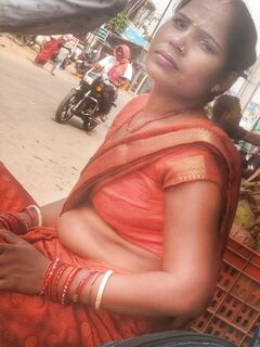 Desi public aunty real navel