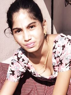 Niharika bhabhi cleavage