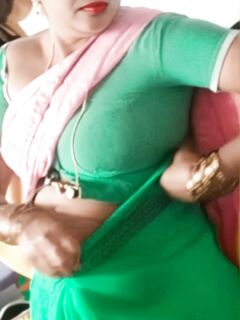 Hot saree aunty