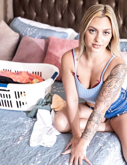 Gypsy Rose Warms Up With Dildo Before Servicing Hard Dick