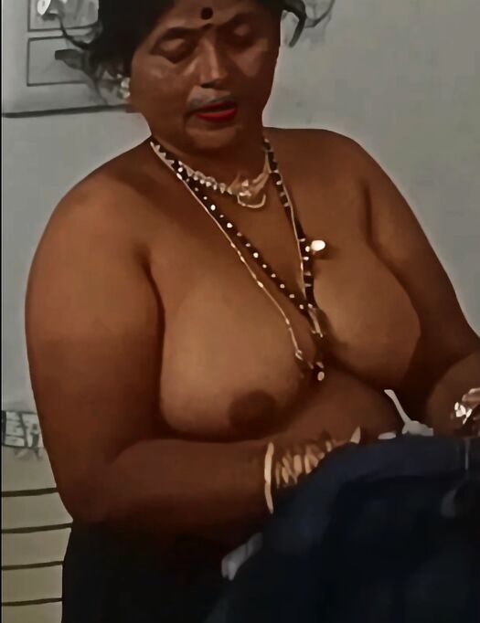 Mala aunty full boob
