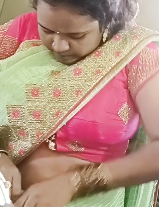 Saree navel