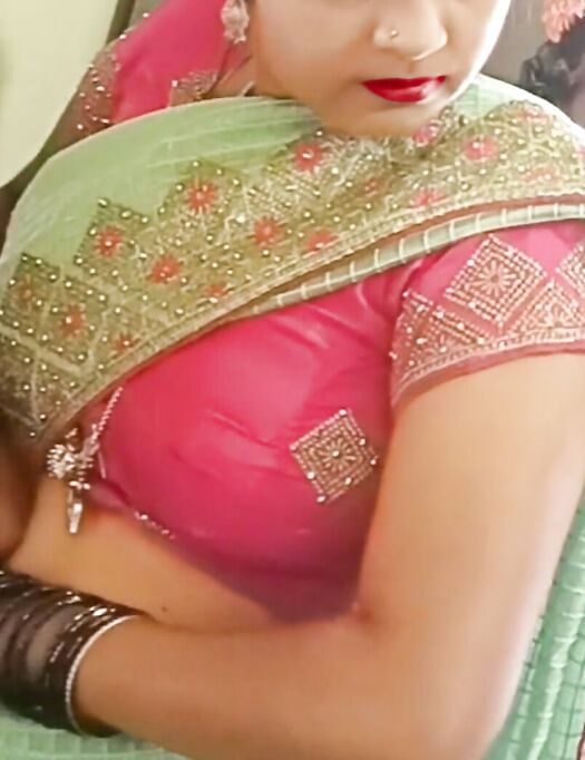 Desi wife saree navel