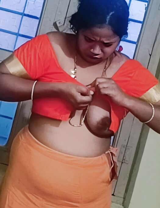 Bhabhi boobs