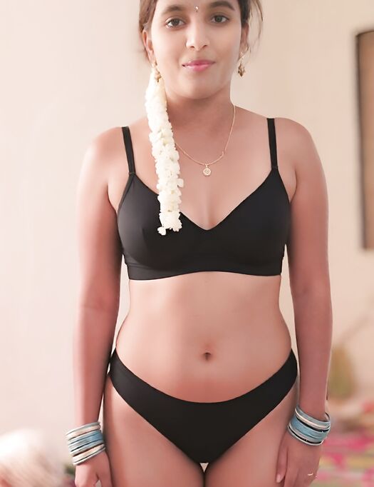 Gouthami reddy manthena showing her nude body with black sex