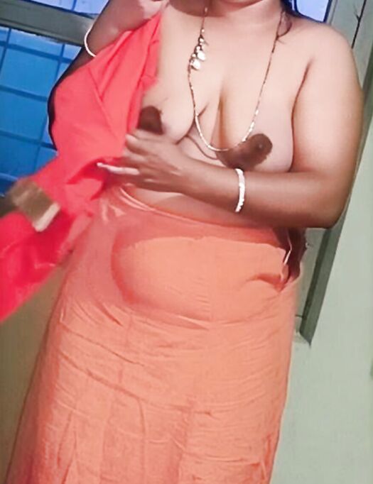 Radhika aunty boobs