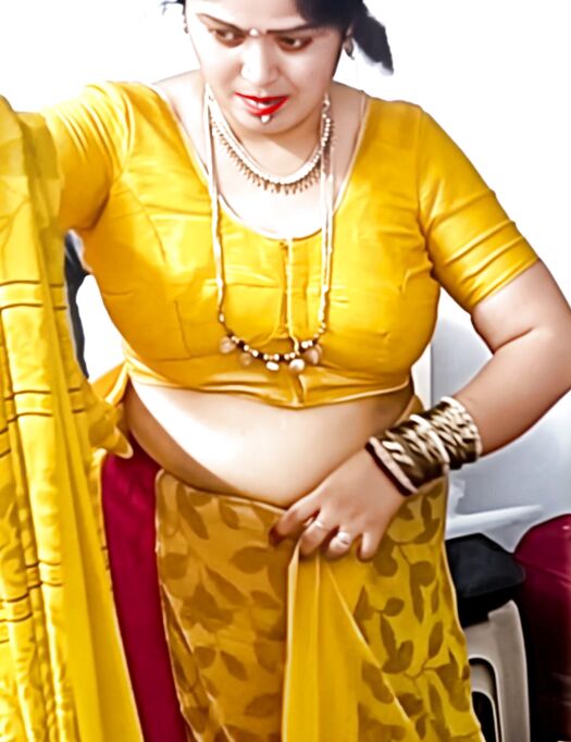 Sneha aunty saree drop