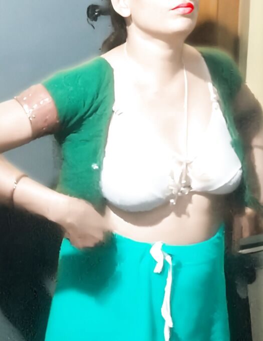 Aunty bra open boobs