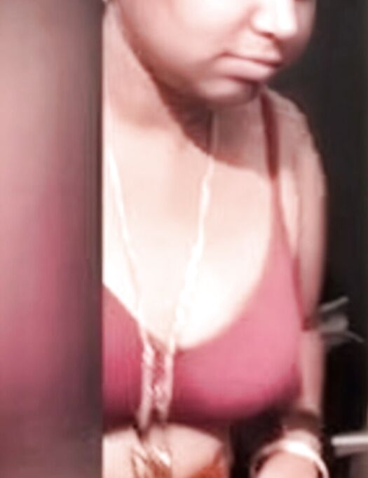 Aunty bra change