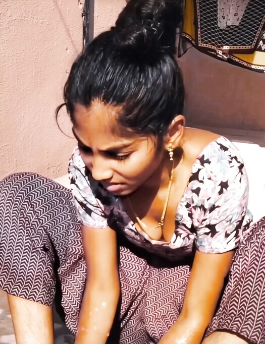 Deep cleavage bhabhi