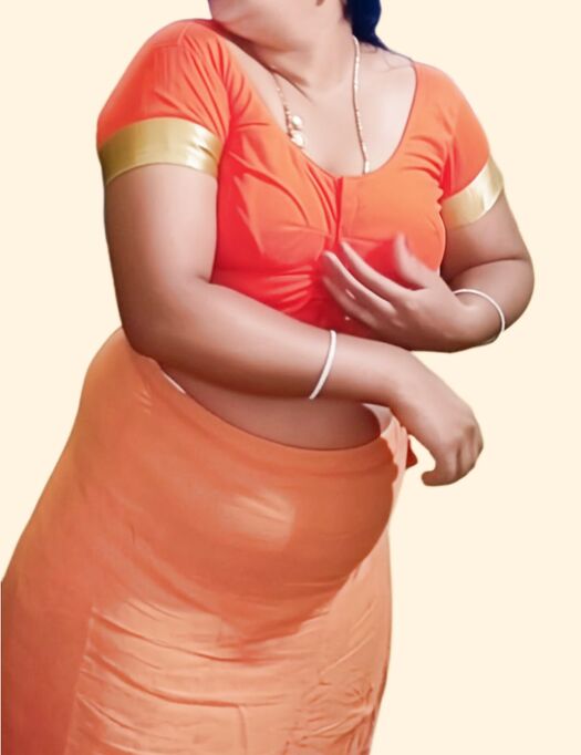 Bhabhi with out saree