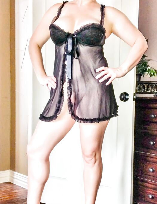 Nude Florida MILF Flashes Big Tits and Pretty Pussy