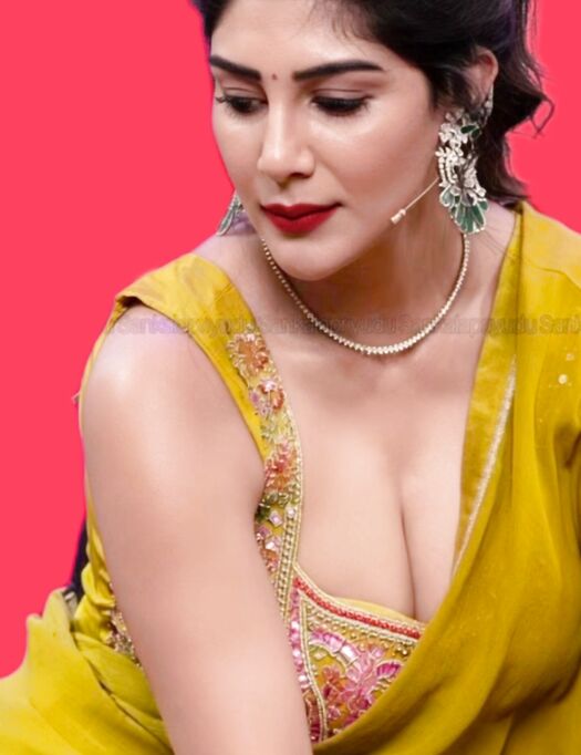 Cleavage bhabhi