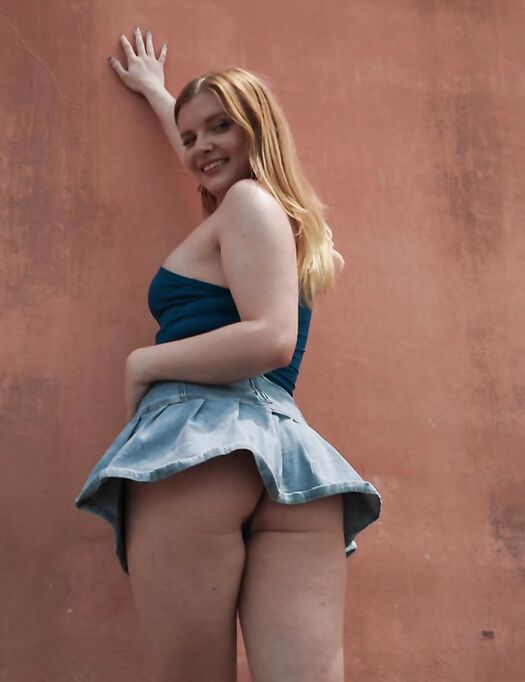 Busty Redhead Minx Harlow West Enjoys Fucking In Public
