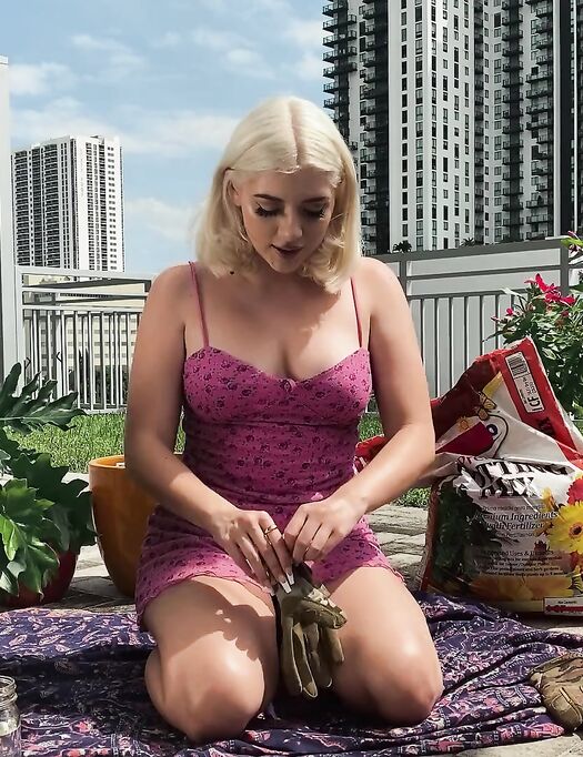 Gia Oh My Strokes Hard Prick With Her Sexy Feet Before Fucking photos (Gia Ohmy)