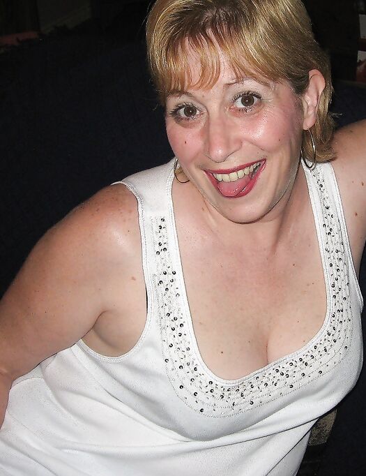 Mature Cumslut Looking For Doms